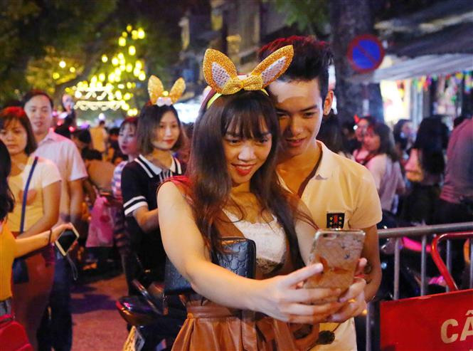 Hanoienses festejan Fiesta del Medio Otoño en Casco antiguo (Fuente: VNA)