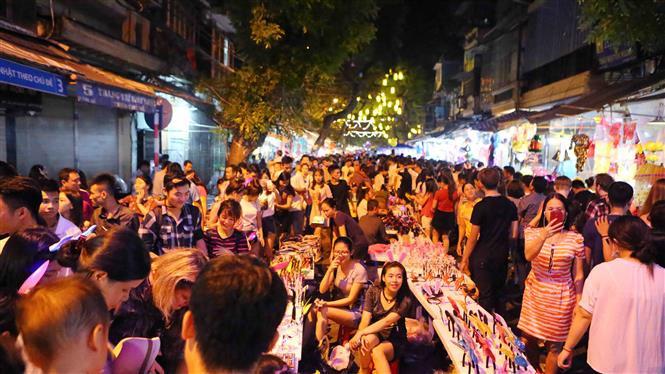 Hanoienses festejan Fiesta del Medio Otoño en Casco antiguo (Fuente: VNA)