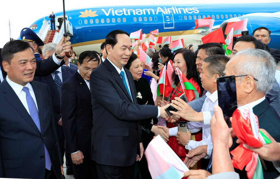 En el acto de recibimiento participaron también representantes de la comunidad de vietnamitas residentes en el país europeo (Fuente: VNA)