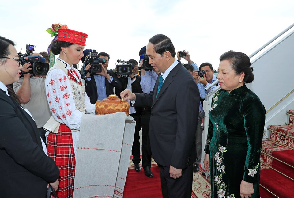 Ceremonia de bienvenida tradicional de Belarús al jefe de Estado de Vietnam (Fuente: VNA)