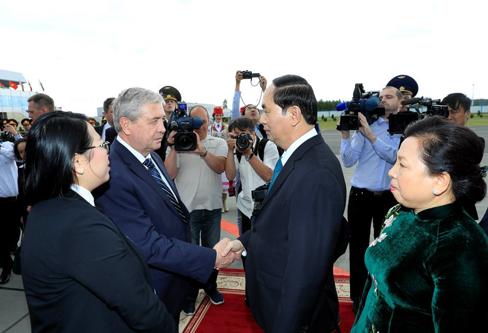 El viceprimer ministro belaruso, Vladimir Semashko, dio la bienvenida al estadista vietnamita (Fuente: VNA)