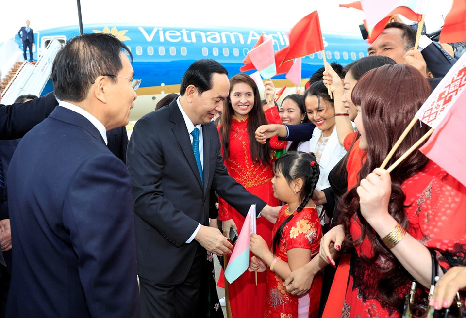 En el acto de recibimiento participaron también representantes de la comunidad de vietnamitas residentes en el país europeo (Fuente: VNA)