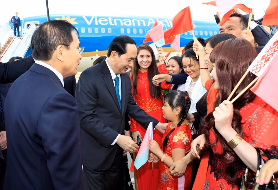 En el acto de recibimiento participaron también representantes de la comunidad de vietnamitas residentes en el país europeo (Fuente: VNA)