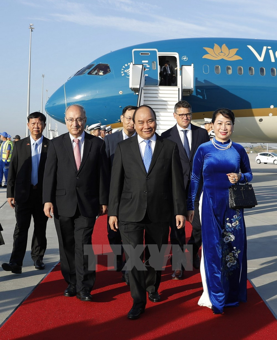 El primer ministro de Vietnam, Nguyen Xuan Phuc, y su esposa llegaron al aeropuerto internacional de Frankfurt (Fuente:VNA)