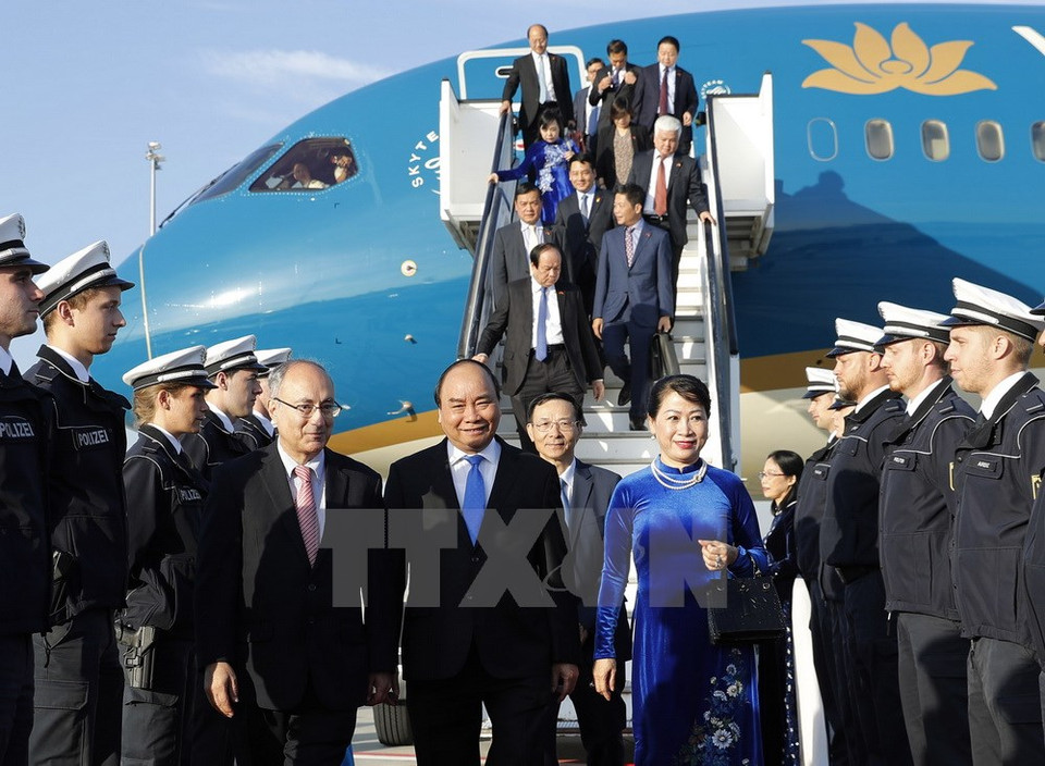 El primer ministro de Vietnam, Nguyen Xuan Phuc, y su esposa llegaron al aeropuerto internacional de Frankfurt (Fuente:VNA)