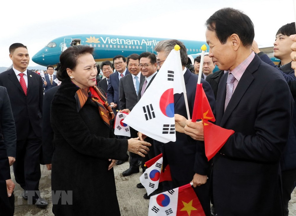 La presidenta de la Asamblea Nacional de Vietnam, Nguyen Thi Kim Ngan, arribó este martes al aeropuerto internacional Gim Hae, en la ciudad surcoreana de Busan (Fuente: VNA)