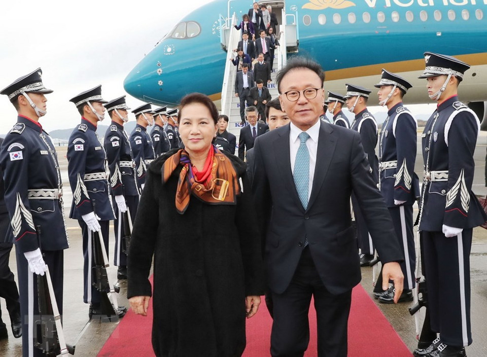 La presidenta de la Asamblea Nacional de Vietnam, Nguyen Thi Kim Ngan, arribó este martes al aeropuerto internacional Gim Hae, en la ciudad surcoreana de Busan (Fuente: VNA)