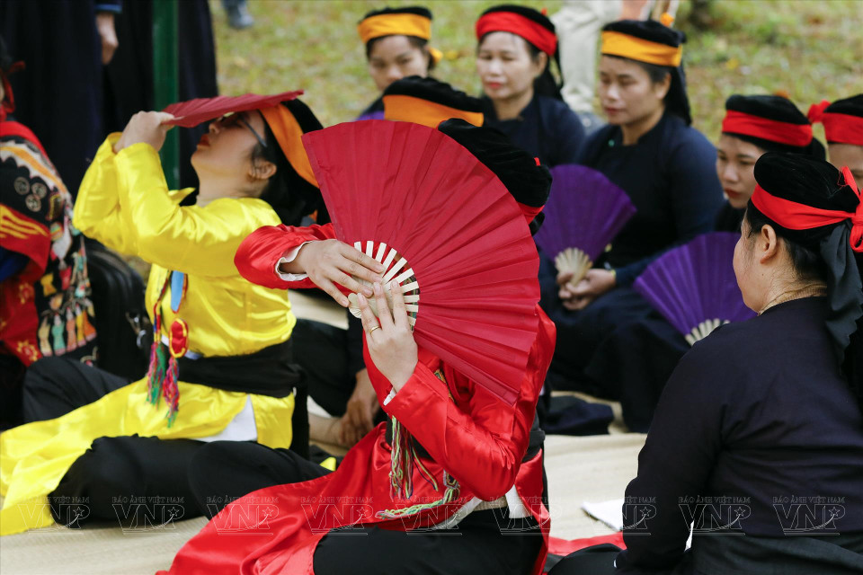 La realización de los rituales en el festival (Foto: Revista Ilustrada de Vietnam)