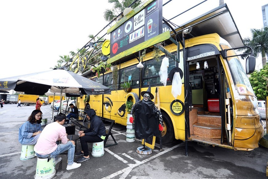 El café del autobús atrae a los jóvenes (Foto: VNA) 