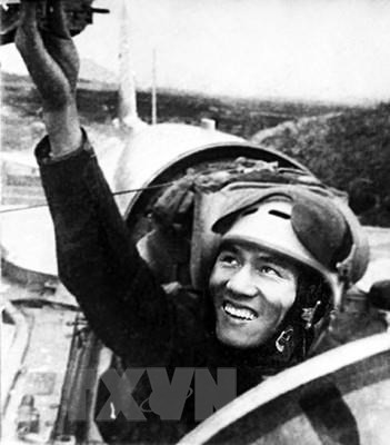 Teniente Pham Tuan antes de volar en 1972 (Foto: VNA)