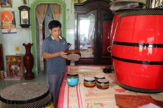 Cada tambor tiene sus características distintivas para crear diferentes sonidos. (Foto: VNA)