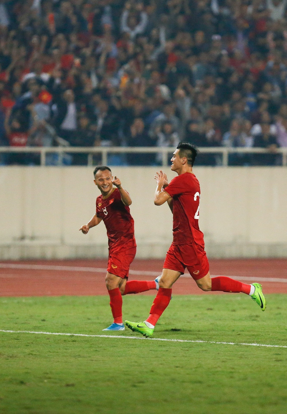 El conjunto del entrenador surcoreano Park Hang-seo cuajó un partido completo y consiguió su segunda victoria consecutiva como local para dar una inmensa alegría a los fanáticos. (Fuente: VNA)