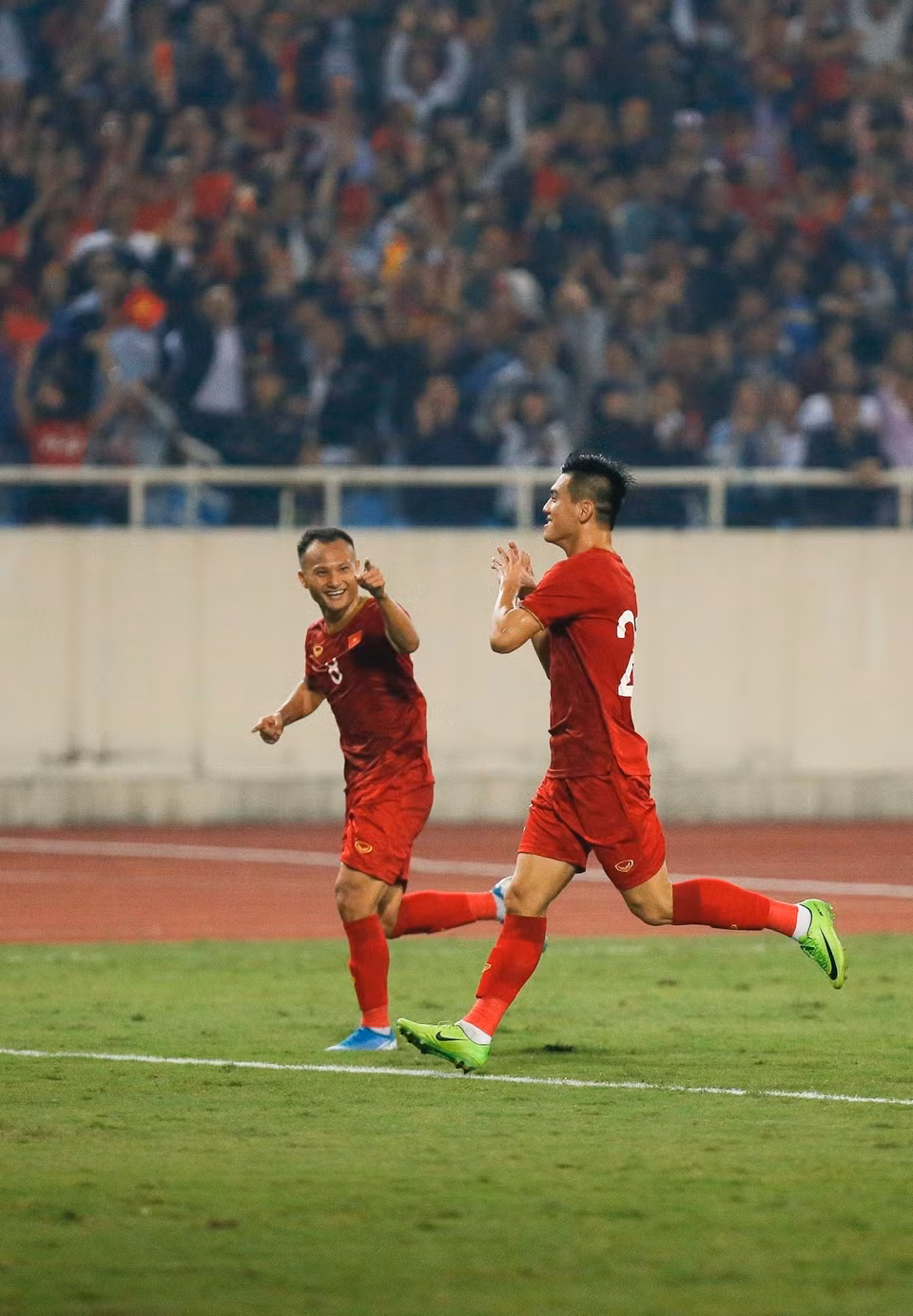 El conjunto del entrenador surcoreano Park Hang-seo cuajó un partido completo y consiguió su segunda victoria consecutiva como local para dar una inmensa alegría a los fanáticos. (Fuente: VNA)