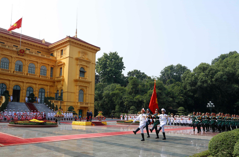 Ceremonia de bienvenida en el Palacio Presidencial en Hanoi. (Fuente: VNA)