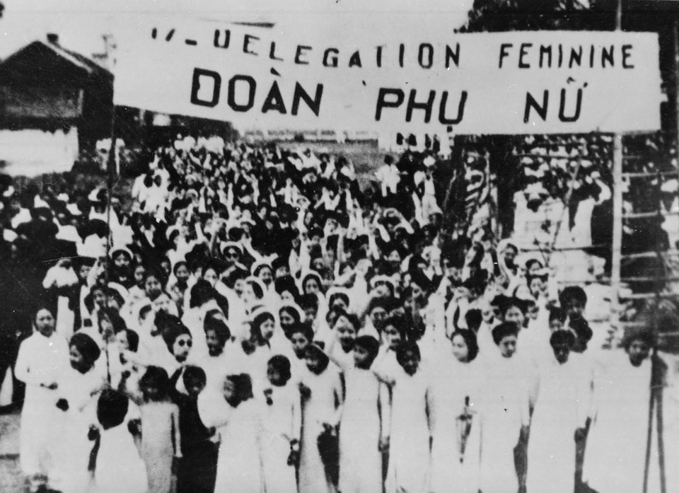 Féminas en Hanoi participaron en una marcha por el Día Internacional de los Trabajadores, reclamando la libertad y democracia, el 1 de mayo de 1938. (Fuente: VNA)