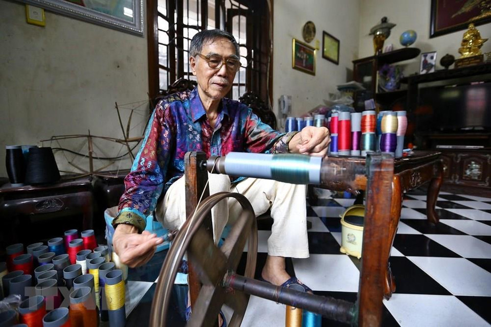 La aldea de Van Phuc ahora tiene casi 800 hogares dedicados a confeccionar telas, lo que representa casi el 60 por ciento de sus hogares. Cada año, la aldea produce alrededor de 2,5 a 3 millones de metros de tela, lo que representa el 63 por ciento de su facturación. (Foto: VNA)