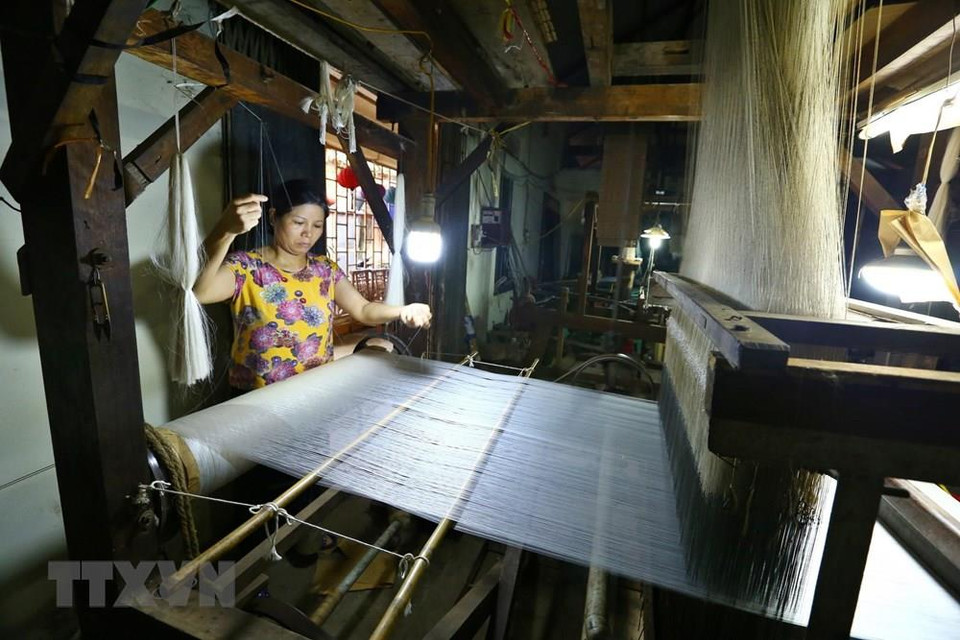 La aldea de Van Phuc es una antigua aldea vietnamita ubicada en el río Nhue, en el distrito de Van Phuc, en las afueras de Hanoi, tiene el oficio tradicional milenario de confección de tejido de seda más famosa de Vietnam. (Foto: VNA)