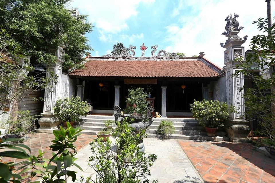 Se conocen que hace más de mil años, A La Thi Nuong enseñó a la gente de Van Phuc, conocido anteriormente como Van Bao, a confeccionar tejidos de seda. Después de su muerte, se convirtió en un dios tutelar de la aldea. (Foto: VNA)