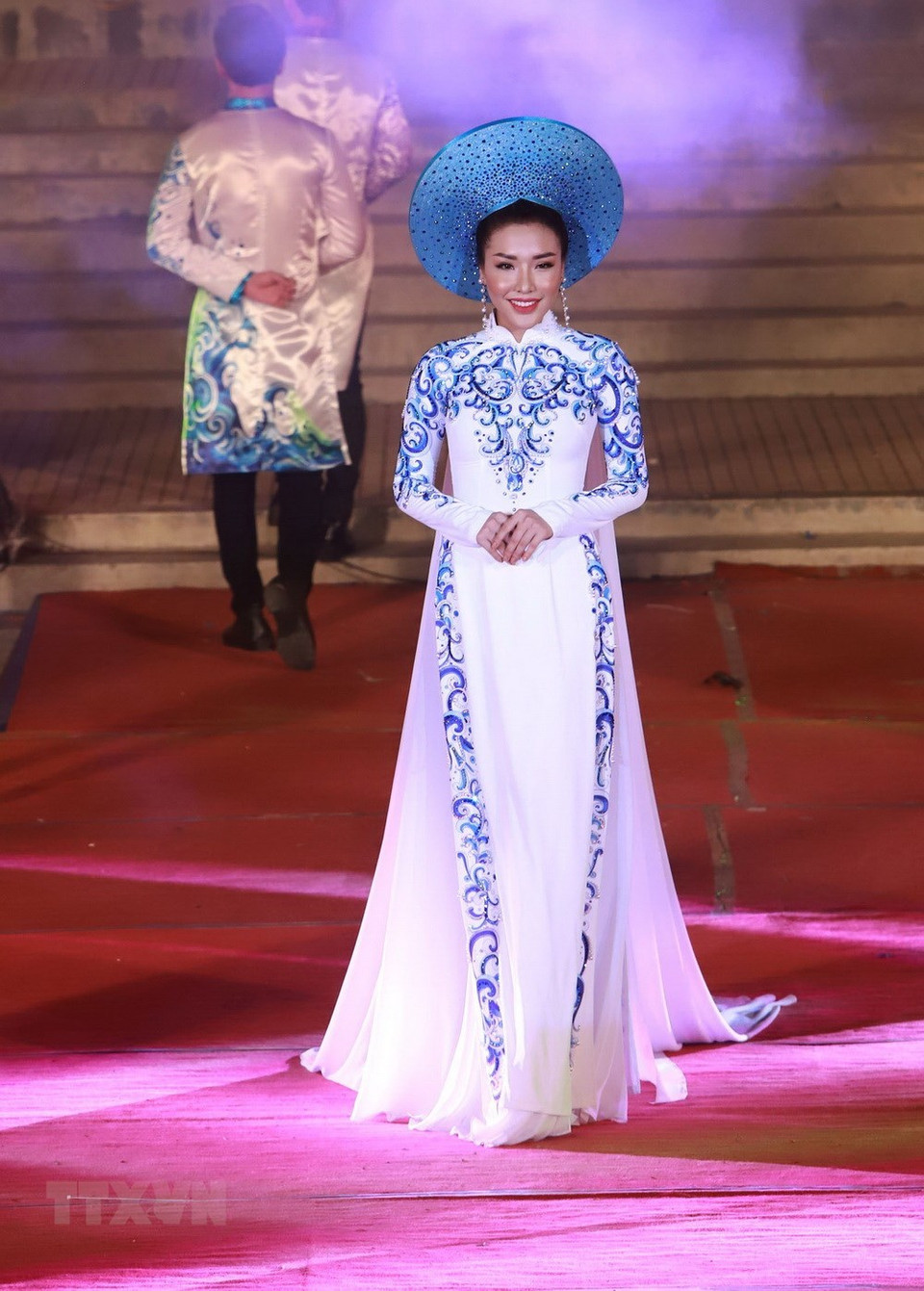 Actuación de Ao Dai en Hue (Fuente: VNA)