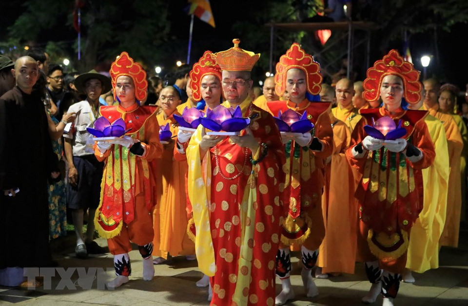 El programa artístico para saludar el festival de flores flotantes (Fuente:VNA)