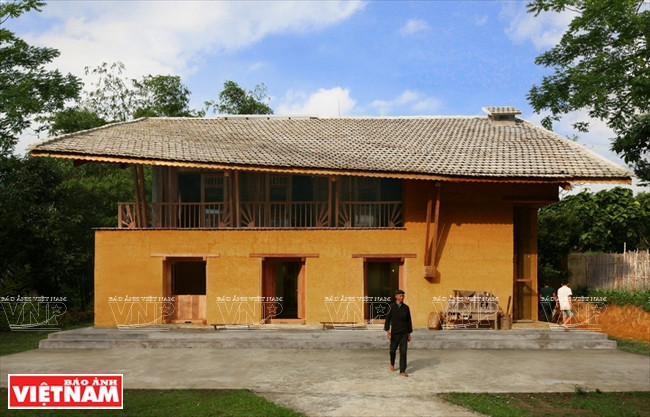La casa comunal con el estilo de la casa Trinh Tuong en el distrito de Quan Ba, provincia de Ha Giang, diseñada por Hoang Thuc Hao (Fuente: VNA)