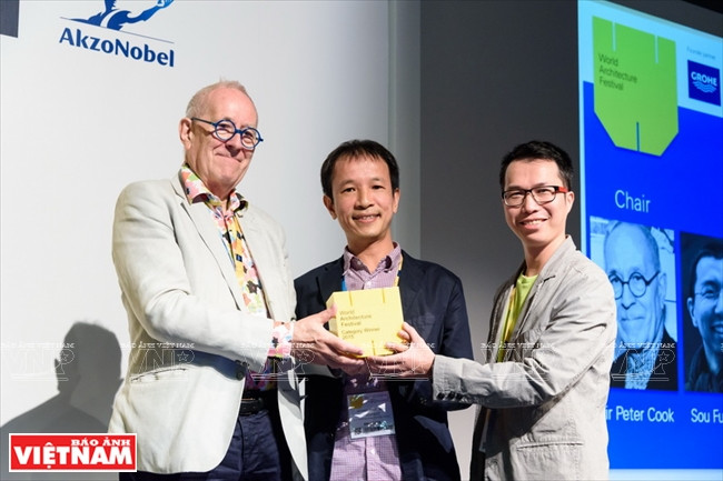 Hoang Thuc Hao y sus colegas ganaron el primer premio en el Festival Mundial de Arquitectura 2015 en Singapur (Fuente: VNA)