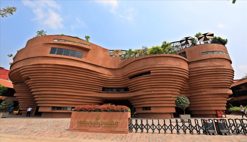 La arquitectura del Centro de Quintaesencia de Aldeas de Oficios vietnamitas se basa en la imagen del horno cerámico de Lo Bau en la aldea de Bat Trang (Fuente: VNA)