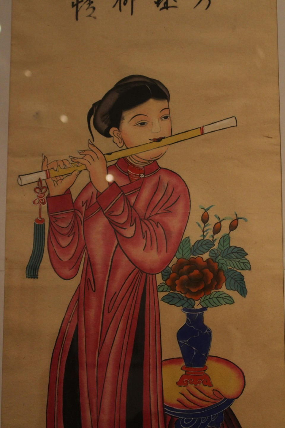 Se trata del conjunto de las cuatro pinturas de To Nu alusivas a la belleza de cuatro chicas tocando instrumentos musicales diferentes. Según la evaluación de un visitante a la exposición, “Estas pinturas son preciosas. Sus colores están extremadamente armonizados mientras que cada uno de los detalles en los dibujos es magnífico”. En el evento, también se presenta otros conjuntos de cuadros folclóricos de Tu Binh con el tema Tu quy (Cuatro estaciones del año), Tu dan (Cuatro carreras importantes del ser humano: Pesca, Tala de árboles, Agricultura, Enseñanza), entre otros. A través de esas obras, los visitantes pueden comprender en parte el concepto del tiempo y la vida cotidiana de la población desde la antigüedad. (Foto: Vietnam+)