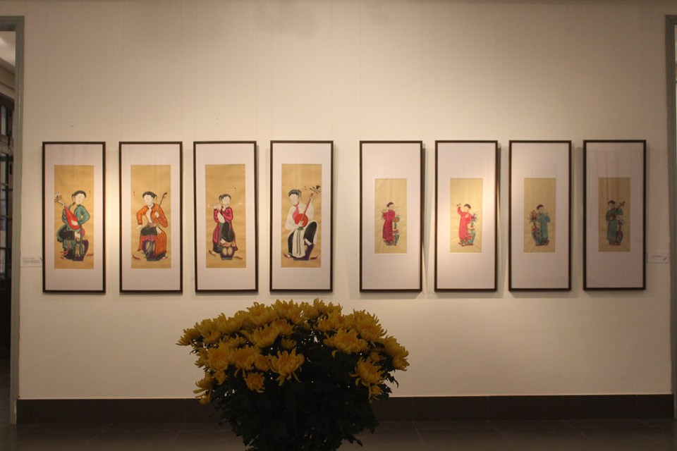 El evento brinda a los visitantes oportunidades de contemplar y explorar los conjuntos de pinturas folclóricas de Tu Binh, interesantes, estéticos y diversos. La exposición está abierta al público con motivo del Año Nuevo Lunar tradicional vietnamita, así como para celebrar el aniversario de la fundación del Partido Comunista de Vietnam (3 de febrero de 1930). Cada una de las pinturas llama la atención por sus colores vivos que reflejan la belleza y la rica cultura de la comunidad. El Tu Binh deviene un conjunto de cuatro imágenes, el cual generalmente refleja cuatro estaciones en un año, cuatro etapas de la vida, la belleza de cuatro temas musicales distintos, cuatro preciosos tipos de plantas, entre otros aspectos. (Foto: Vietnam+)