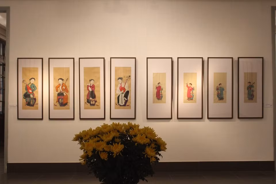 El evento brinda a los visitantes oportunidades de contemplar y explorar los conjuntos de pinturas folclóricas de Tu Binh, interesantes, estéticos y diversos. La exposición está abierta al público con motivo del Año Nuevo Lunar tradicional vietnamita, así como para celebrar el aniversario de la fundación del Partido Comunista de Vietnam (3 de febrero de 1930). Cada una de las pinturas llama la atención por sus colores vivos que reflejan la belleza y la rica cultura de la comunidad. El Tu Binh deviene un conjunto de cuatro imágenes, el cual generalmente refleja cuatro estaciones en un año, cuatro etapas de la vida, la belleza de cuatro temas musicales distintos, cuatro preciosos tipos de plantas, entre otros aspectos. (Foto: Vietnam+)