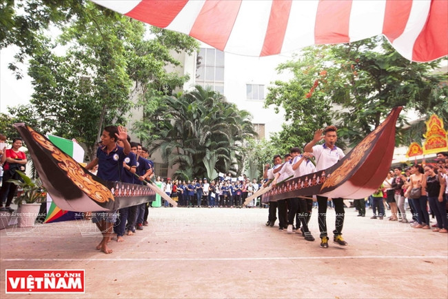 "Regata" de canoas tradicionales de los Khmer 