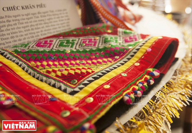 Pañuelo "Pieu", un símbolo de las mujeres de la etnía Thai