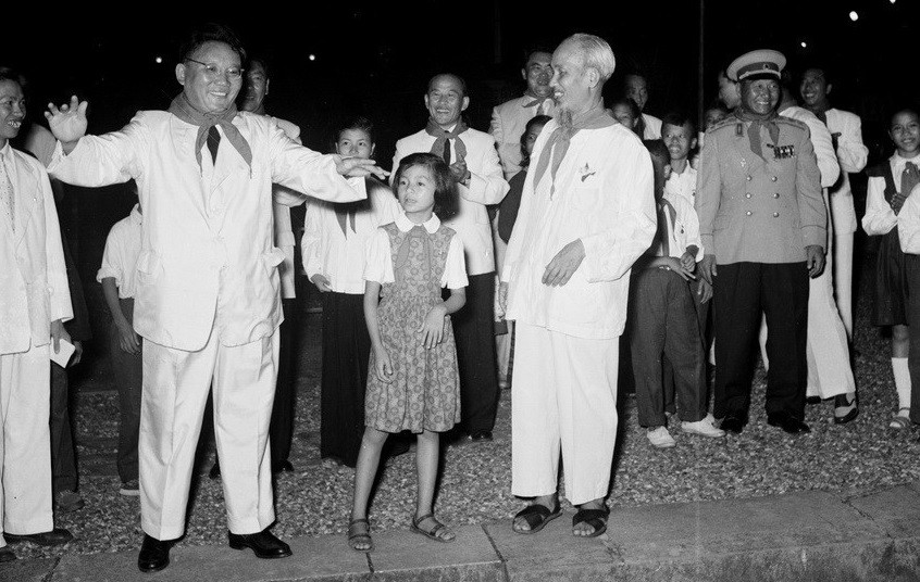 El Presidente Ho Chi Minh se entrevistó con el primer secretario del Partido Revolucionario del Pueblo y presidente del Consejo de Ministros de Mongolia, Tsedenbal, cuando visitó Vietnam (1959) (Foto: VNA)
