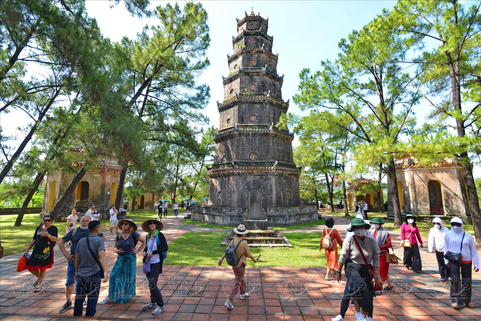 La pagoda Thien Mu atrae cada año a millones de budistas y visitantes en general (Foto: Revista Ilustrada de Vietnam) 
