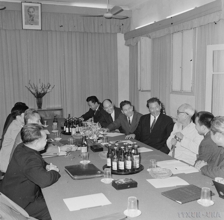 Una delegación del Partido y del Gobierno de Mongolia acudió a ver al Presidente Ho Chi Minh durante su visita de amistad a Vietnam, del 25 al 29 de diciembre de 1967 (Foto: VNA)