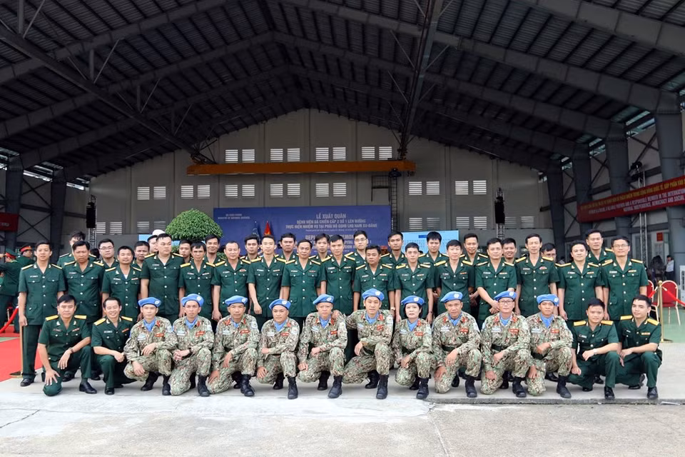 Representantes de la zona militar número 7 y los oficiales de la campaña que se integrarán en la misión de asistencia de las Naciones Unidas en Sudán del Sur (Fuente: VNA)
