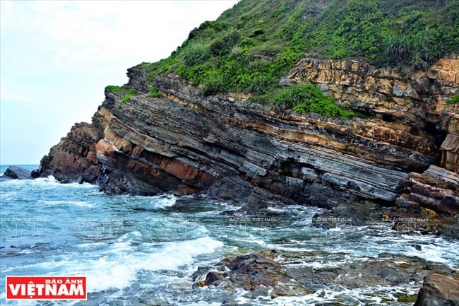 Los arrecifes de Mong Rong son capas de rocas sedimentarias erosionadas por el agua de mar (Fuente: VNA)