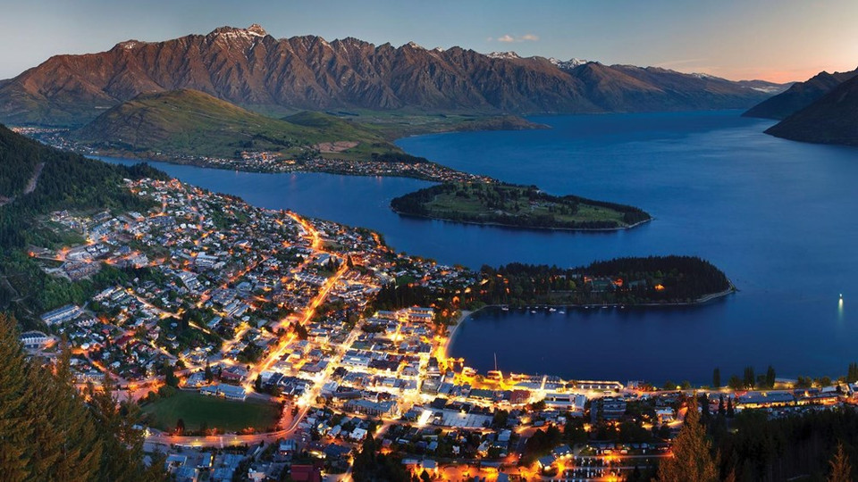 No.1: Situada en medio del océano, Nueva Zelanda ofrece a los turistas la belleza prístina de la naturaleza y la cultura peculiar de los Maori 