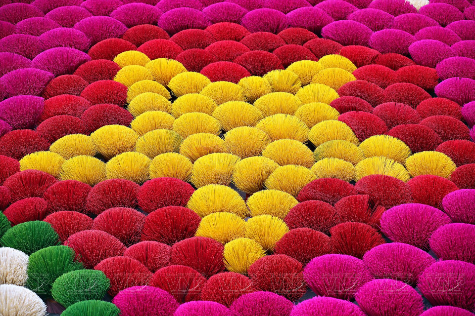 La estrella amarilla sobre fondo rojo simboliza la bandera nacional. (Fuente:VNA)