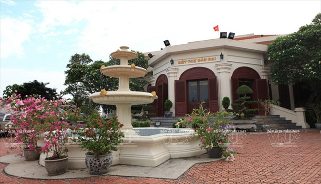 Al frente de la villa, hay parterres y fuentes. (Fuente: VNA)