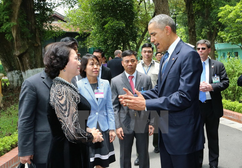 Kim Ngan acoge a Obama en la Zona comemorativa al Presidente Ho Chi Minh, que se encuentra en el área del Palacio Presidencial (Fuente: VNA)
