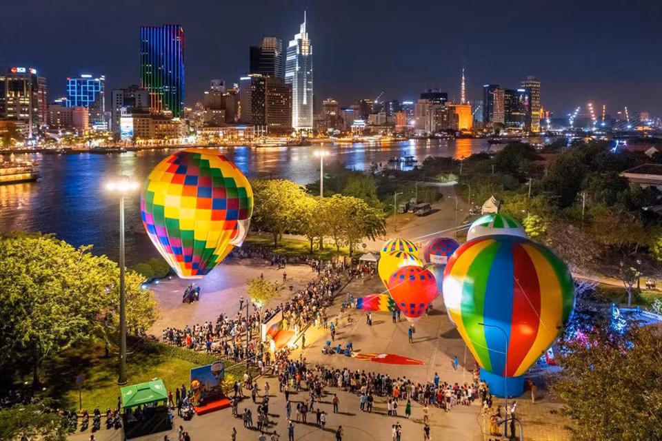 El segundo festival de globos aerostáticos en Ciudad Ho Chi Minh tuvo lugar en el parque del puente Thu Thiem 2 (ciudad de Thu Duc). (Fuente: VNA)