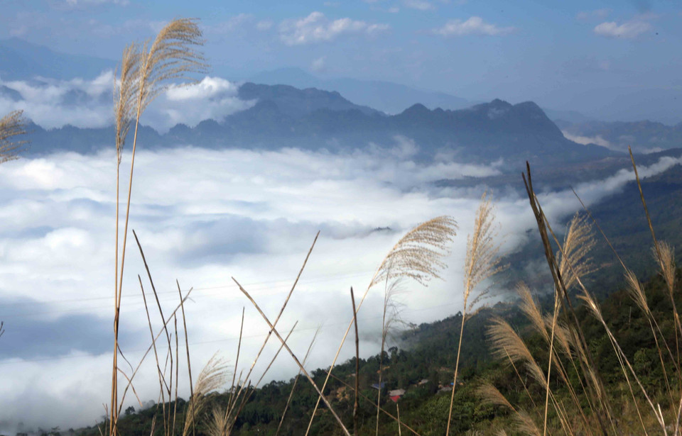 Hasta donde alcanza la vista, bajo el mar de nubes, se esconden pueblos idílicos. (Fuente: VNA)