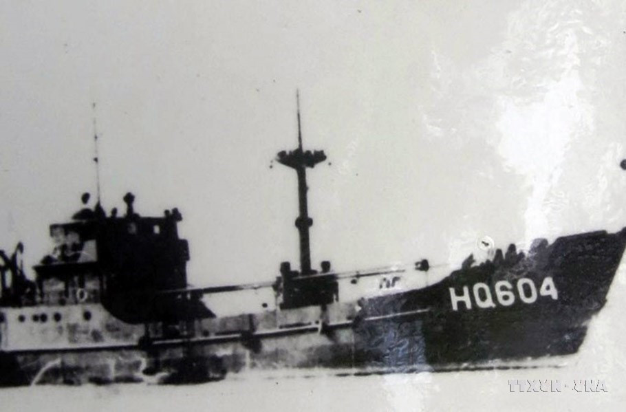El barco HQ-604 salió de la parte continental rumbo a Truong Sa, sólo tres días antes de la lucha para proteger la soberanía y de ser hundido por un barco enemigo en Gac Ma, el 14 de marzo de 1988. (Foto: Archivos de VNA)