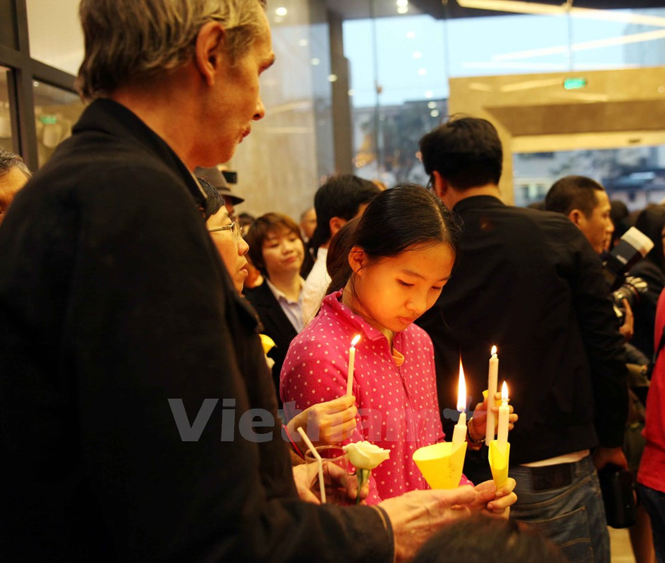Encendidas las primeras candelas (Fuente: VNA)