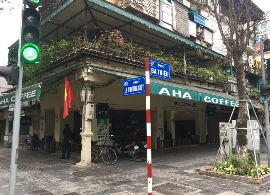 Una cafetería cerrada en la calle de Ba Trieu (Foto: VNA)