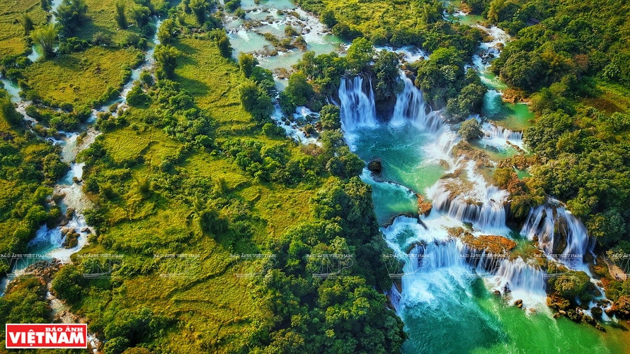 Con paisajes magníficos y características geológicas originales, el geoparque global Non Nuoc Cao Bang ha brindado oportunidades para que la provincia norteña de Cao Bang desarrolle el turismo y promueva la cultura de los grupos étnicos nativos. (Foto: Revista Vietnam)