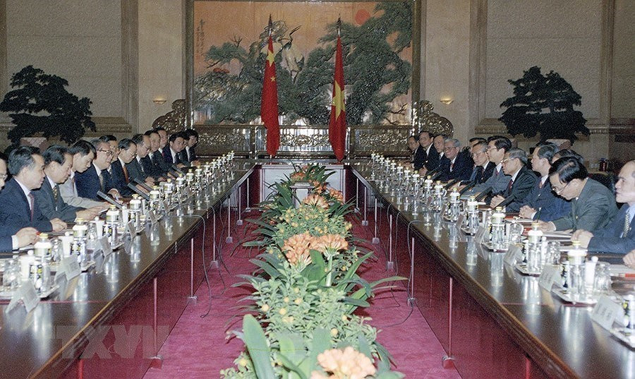 El secretario general del Partido Comunista de Vietnam, Le Kha Phieu, sostuvo conversaciones con el secretario general del Partido Comunista y presidente de China, Jiang Zemin, durante su visita a China del 25 de febrero al 3 de marzo de 1999. (Foto: VNA)