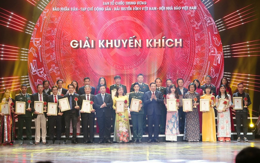 Los ganadores de los premios de consolación. (Fuente: VNA)