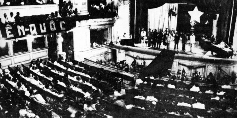  La Asamblea Nacional de la I legislatura se reúne en el Teatro de la Ópera en Hanoi para debatir y aprobar la primera Constitución del país (2 de marzo de 1946). Archivo/VNA